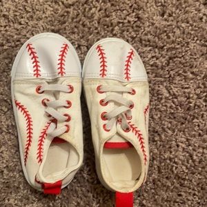 Baseball shoes